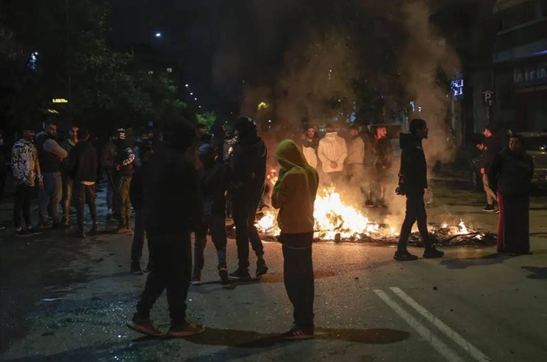 Polis kurşunuyla vurulan çocuk için binlerce kişi sokağa indi 3